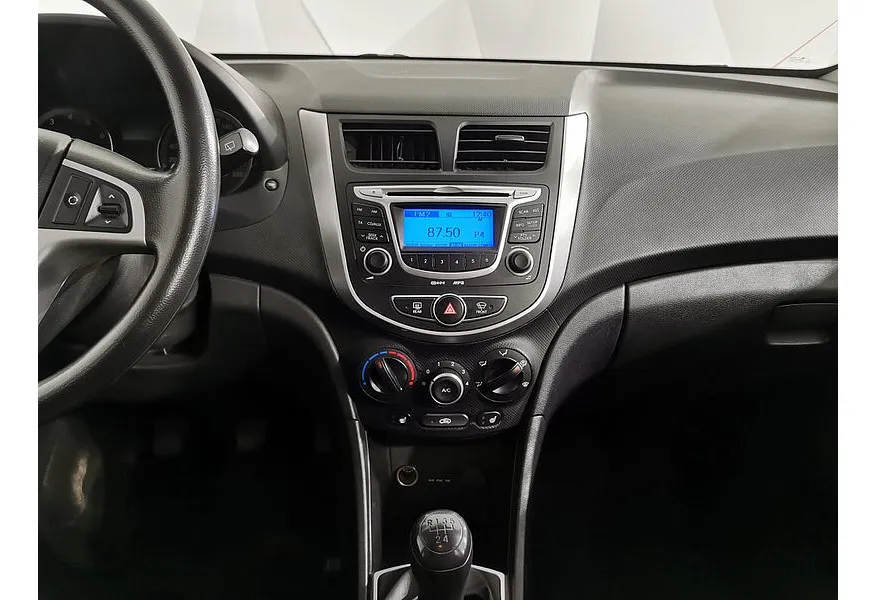 Hyundai Solaris 1.4 MT (107 л.с.) Active Белый в АВИЛОН. Слайд №15