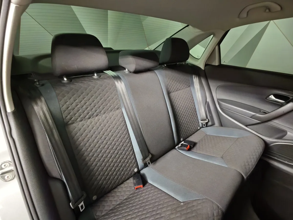 Volkswagen Polo 1.6 Tiptronic (105 л.с.) Comfortline Серебристый в АВИЛОН. Слайд №16