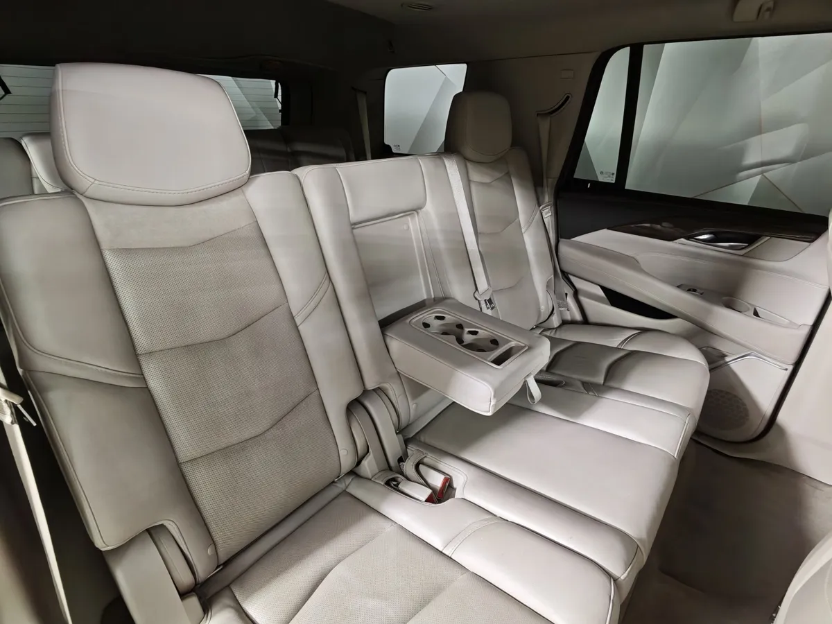 Cadillac Escalade 6.2 V8 АТ 4WD (426 л.с.) Коричневый в АВИЛОН. Слайд №17