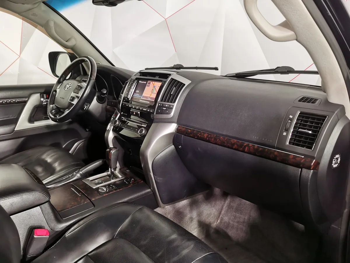 Toyota Land Cruiser 4.5 Twin-Turbo D AT 4WD (5 мест) (235 л.с.) Престиж Черный в АВИЛОН. Слайд №12