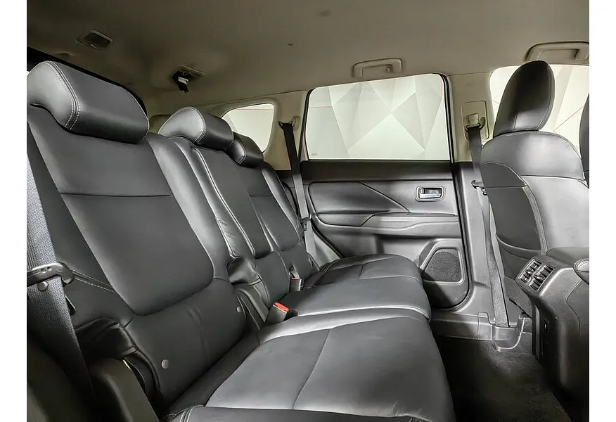 Mitsubishi Outlander 2.0 CVT 4WD (146 л.с.) Серебристый в АВИЛОН. Слайд №16