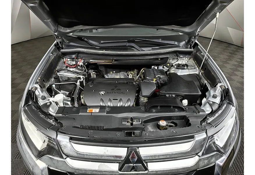 Mitsubishi Outlander 2.0 CVT 4WD (146 л.с.) Серебристый в АВИЛОН. Слайд №11
