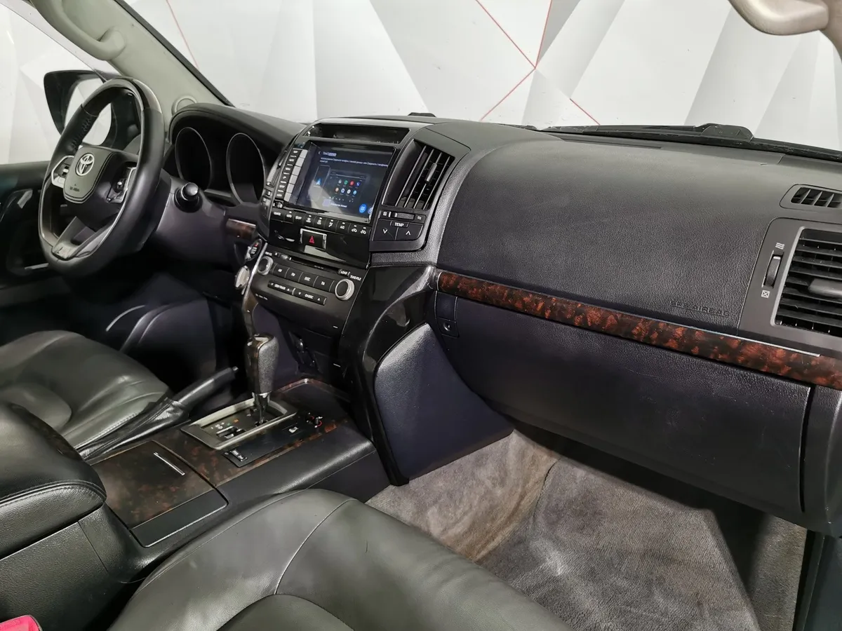 Toyota Land Cruiser 4.5 Twin-Turbo D AT 4WD (5 мест) (235 л.с.) Престиж Черный в АВИЛОН. Слайд №12