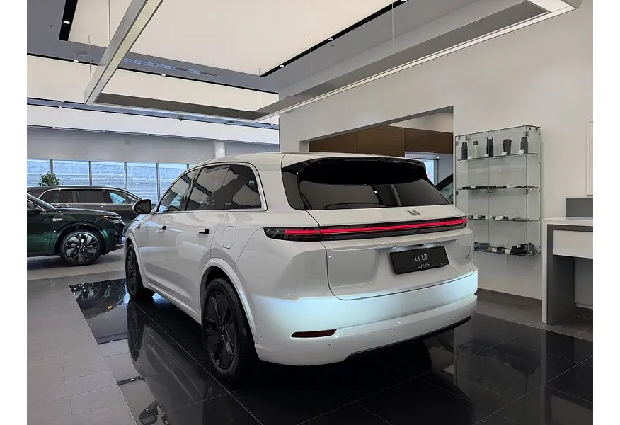 Li Auto L7 1.5 AT 4WD (449 л.с.) Pro Белый в АВИЛОН. Слайд №4