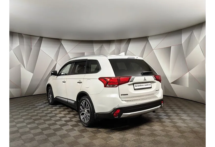 Mitsubishi Outlander 2.4 CVT 4WD (167 л.с.) Белый в АВИЛОН. Слайд №7