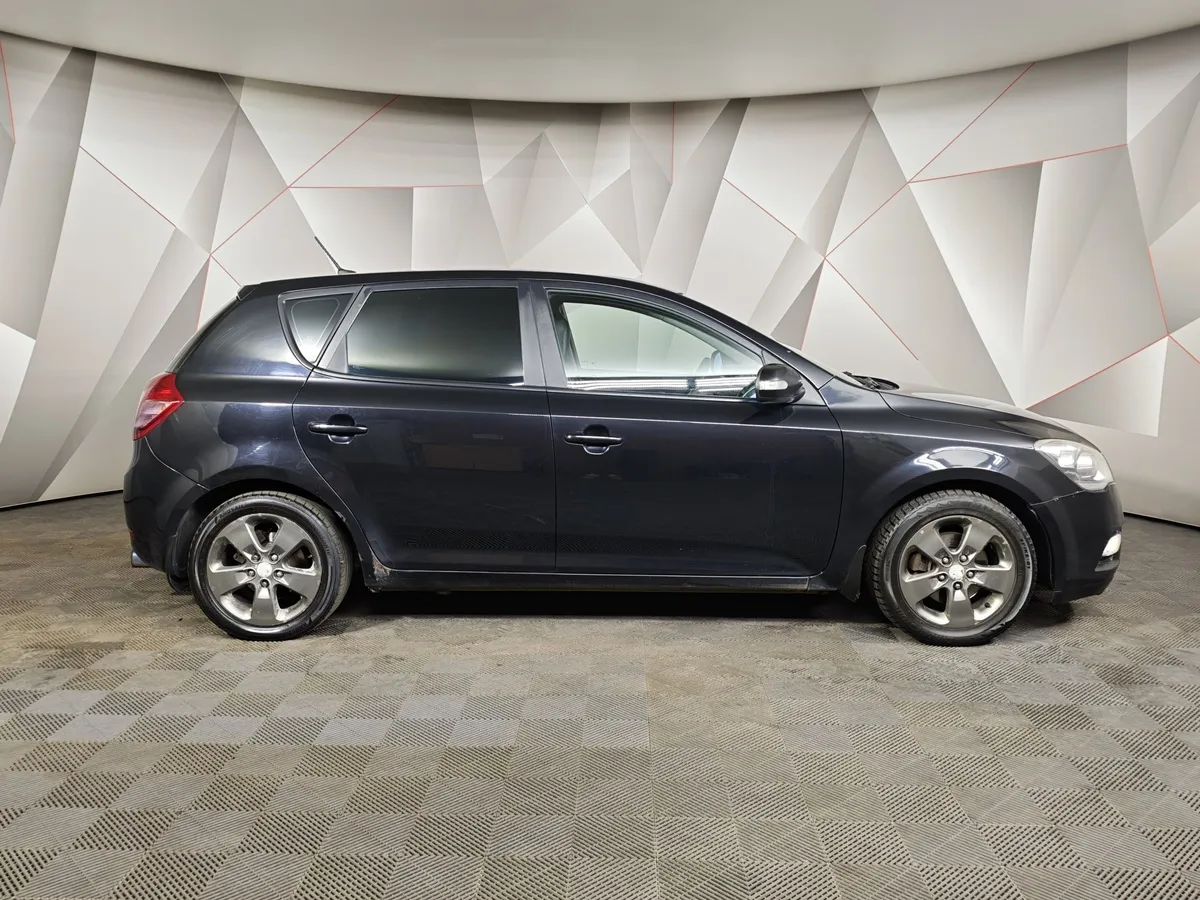 Kia Ceed 1.6 MT (126 л.с.) Comfort Черный в АВИЛОН. Слайд №6