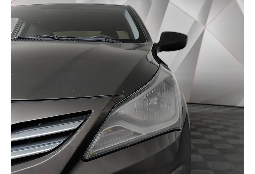 Hyundai Solaris 1.6 MT (123 л.с.) Comfort Коричневый в АВИЛОН. Слайд №10