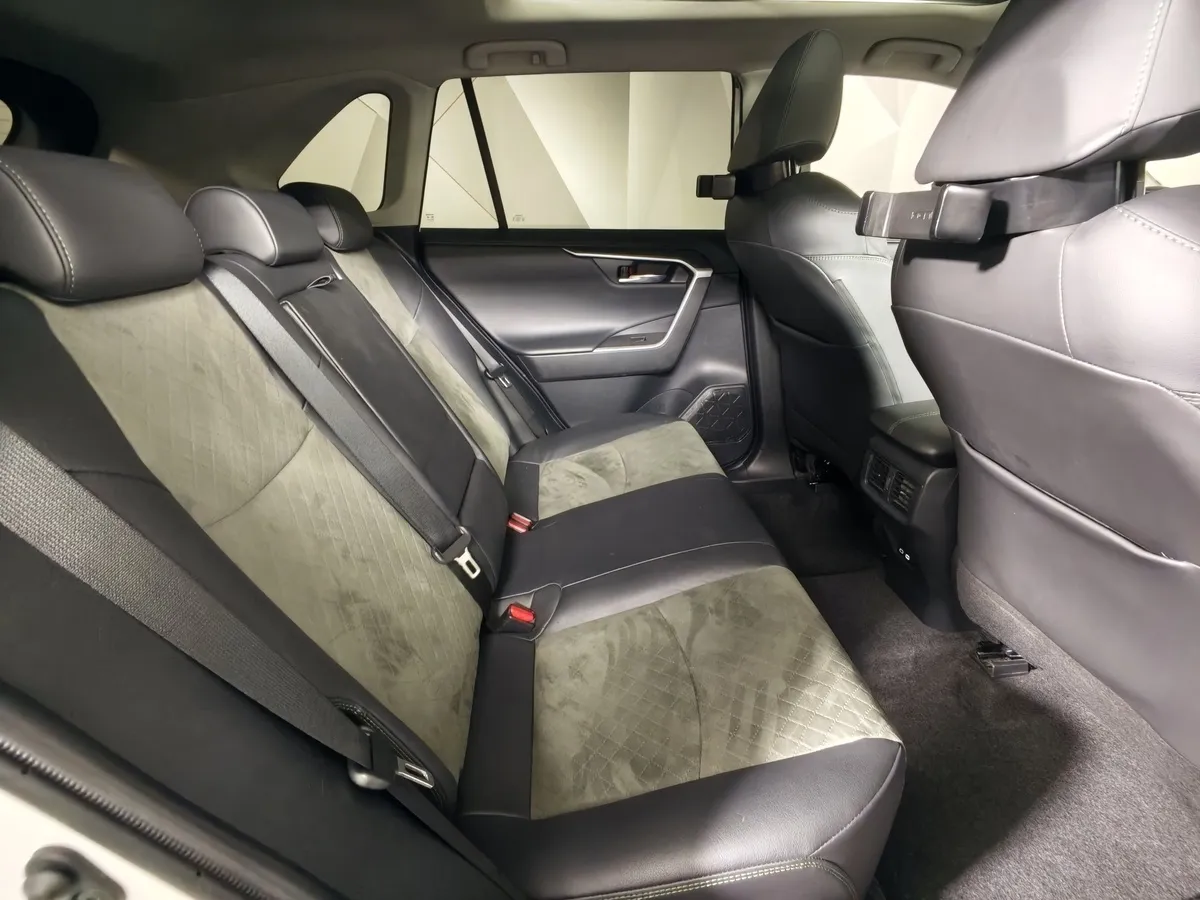 Toyota RAV4 2.0i CVT AWD (171 л.с.) Fashion Plus Белый в АВИЛОН. Слайд №16