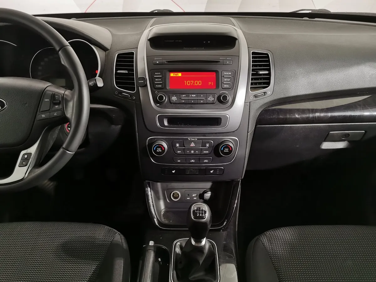 Kia Sorento 2.4 MT (175 л.с.) Черный в АВИЛОН. Слайд №14