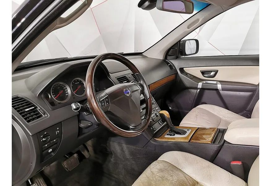 Volvo XC90 2.5 T5 Geartronic AWD (5 мест) (210 л.с.) Черный в АВИЛОН. Слайд №19