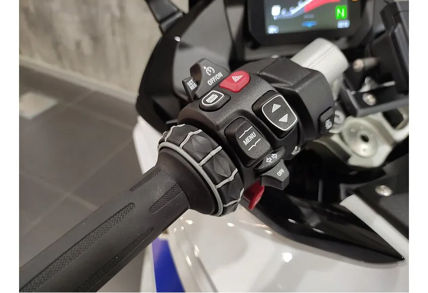 BMW Motorrad R 1300 RS 1300 см³ (145 л.с.) (145) 1300 Белый в АВИЛОН. Слайд №9