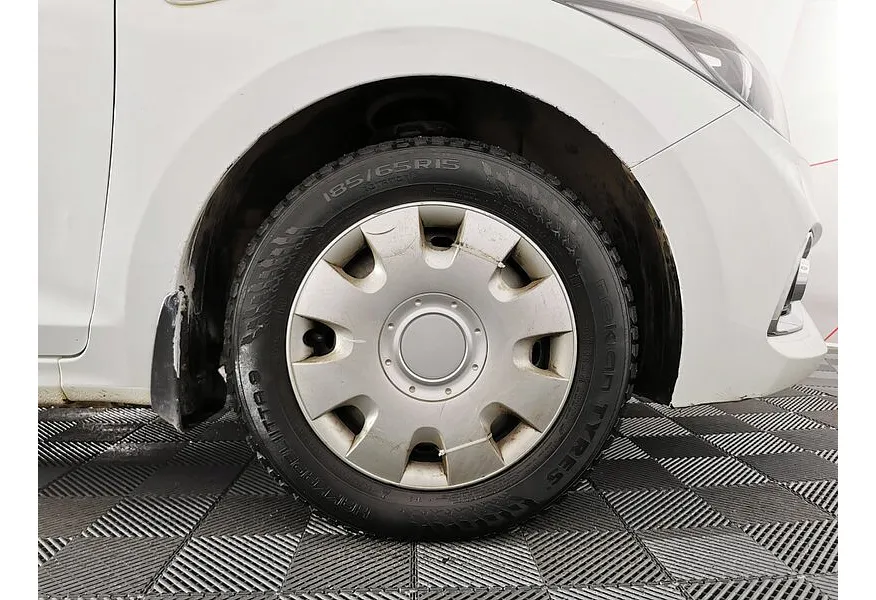 Hyundai Solaris 1.6 MT (123 л.с.) Family Белый в АВИЛОН. Слайд №9