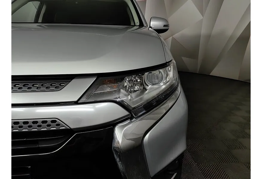 Mitsubishi Outlander 2.0 CVT 4WD (146 л.с.) Серебристый в АВИЛОН. Слайд №10