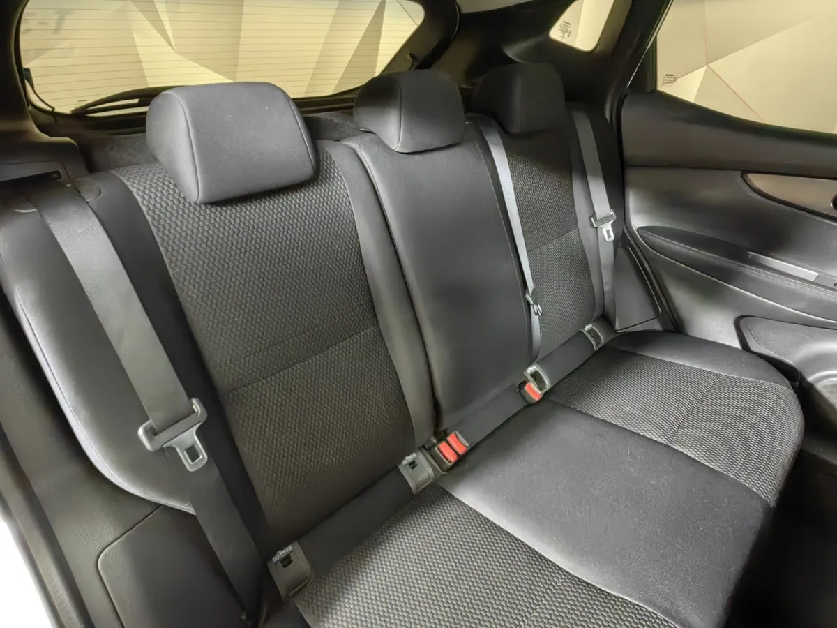 Nissan Qashqai 2.0 CVT (144 л.с.) Белый в АВИЛОН. Слайд №17