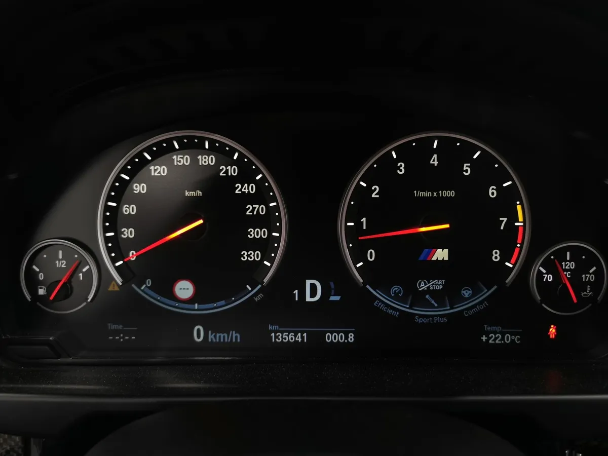 BMW X6 M 4.4 xDrive Steptronic (575 л.с.) Серый в АВИЛОН. Слайд №12