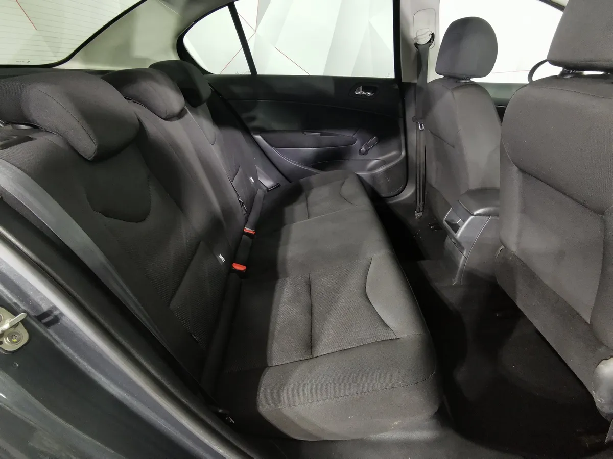 Peugeot 408 1.6 HDi MT (114 л.с.) Active Серый в АВИЛОН. Слайд №15