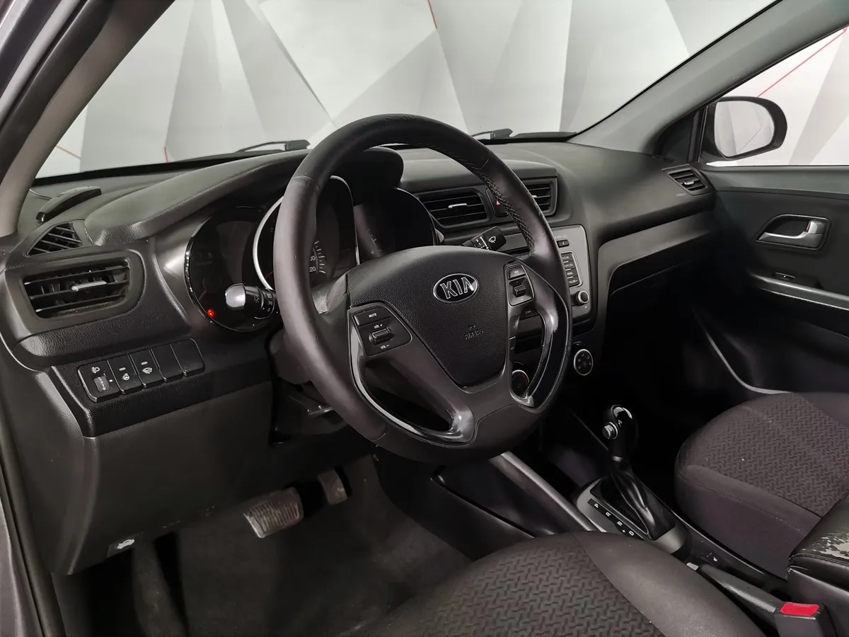 Kia Rio 1.6 AT (123 л.с.) Серый в АВИЛОН. Слайд №18
