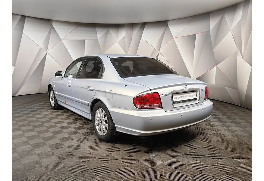 Hyundai Sonata 2.0 AT (150 л.с.) Classic Серебристый в АВИЛОН. Слайд №4