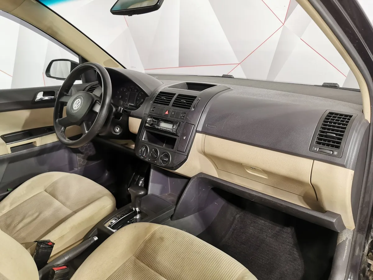 Volkswagen Polo 1.4 AT (75 л.с.) Черный в АВИЛОН. Слайд №11