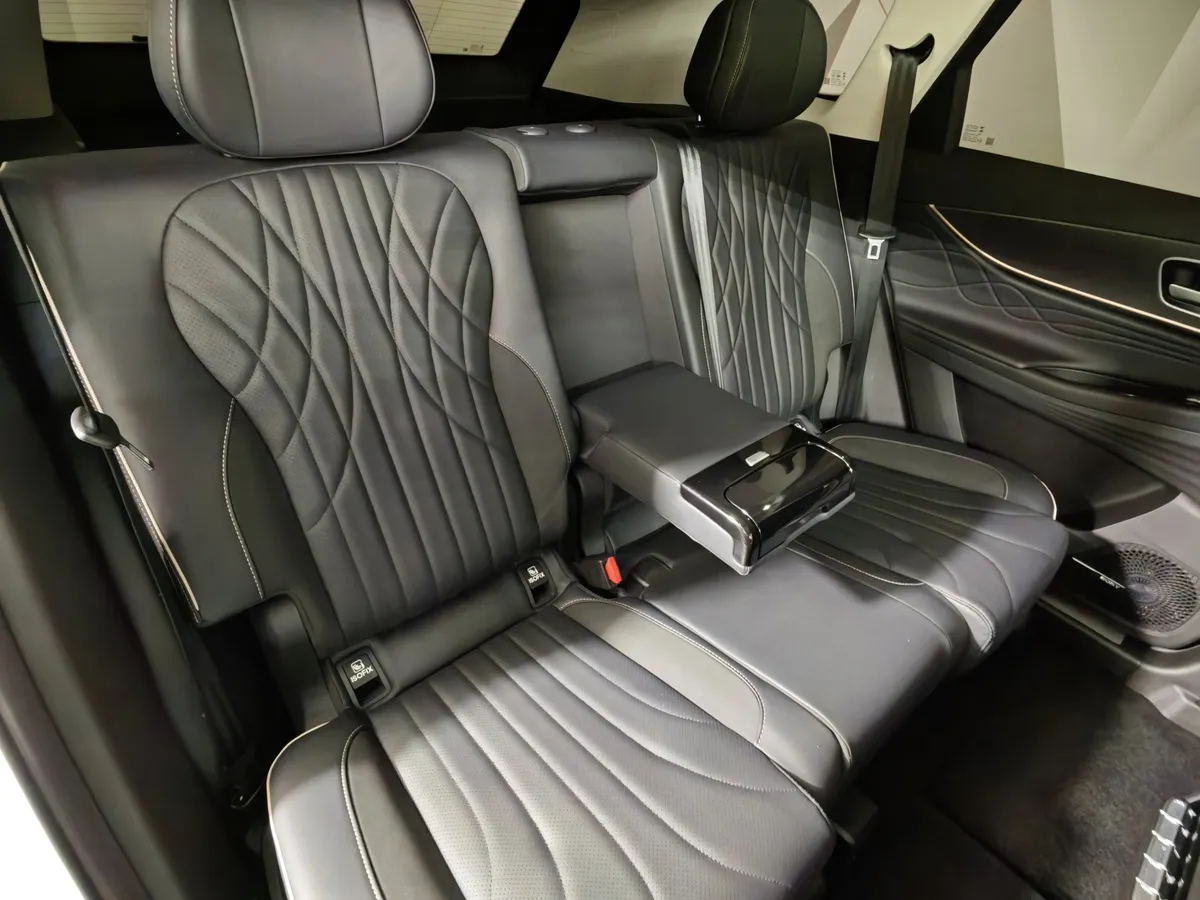 JAECOO J8 2.0 DCT 4WD (249 л.с.) Комфорт Белый в АВИЛОН. Слайд №16