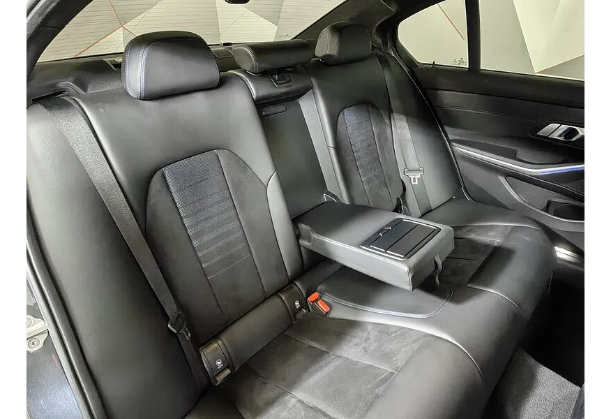 BMW 3 серия 320d xDrive (190 л.с.) M Sport Pro Серый в АВИЛОН. Слайд №14