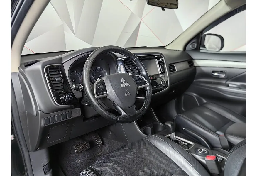 Mitsubishi Outlander 2.4 CVT 4WD (167 л.с.) Черный в АВИЛОН. Слайд №18