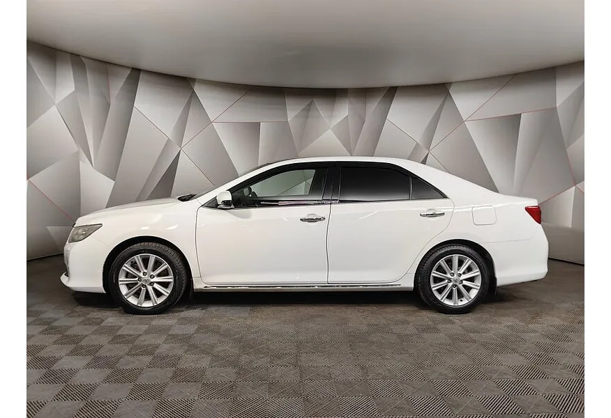 Toyota Camry 3.5 AT (249 л.с.) Белый в АВИЛОН. Слайд №5