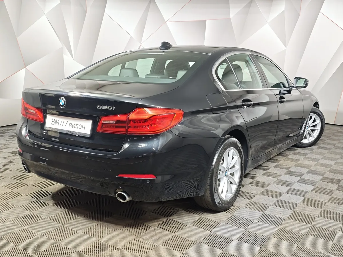 BMW 5 серия 520i Steptronic (184 л.с.) Черный в АВИЛОН. Слайд №2
