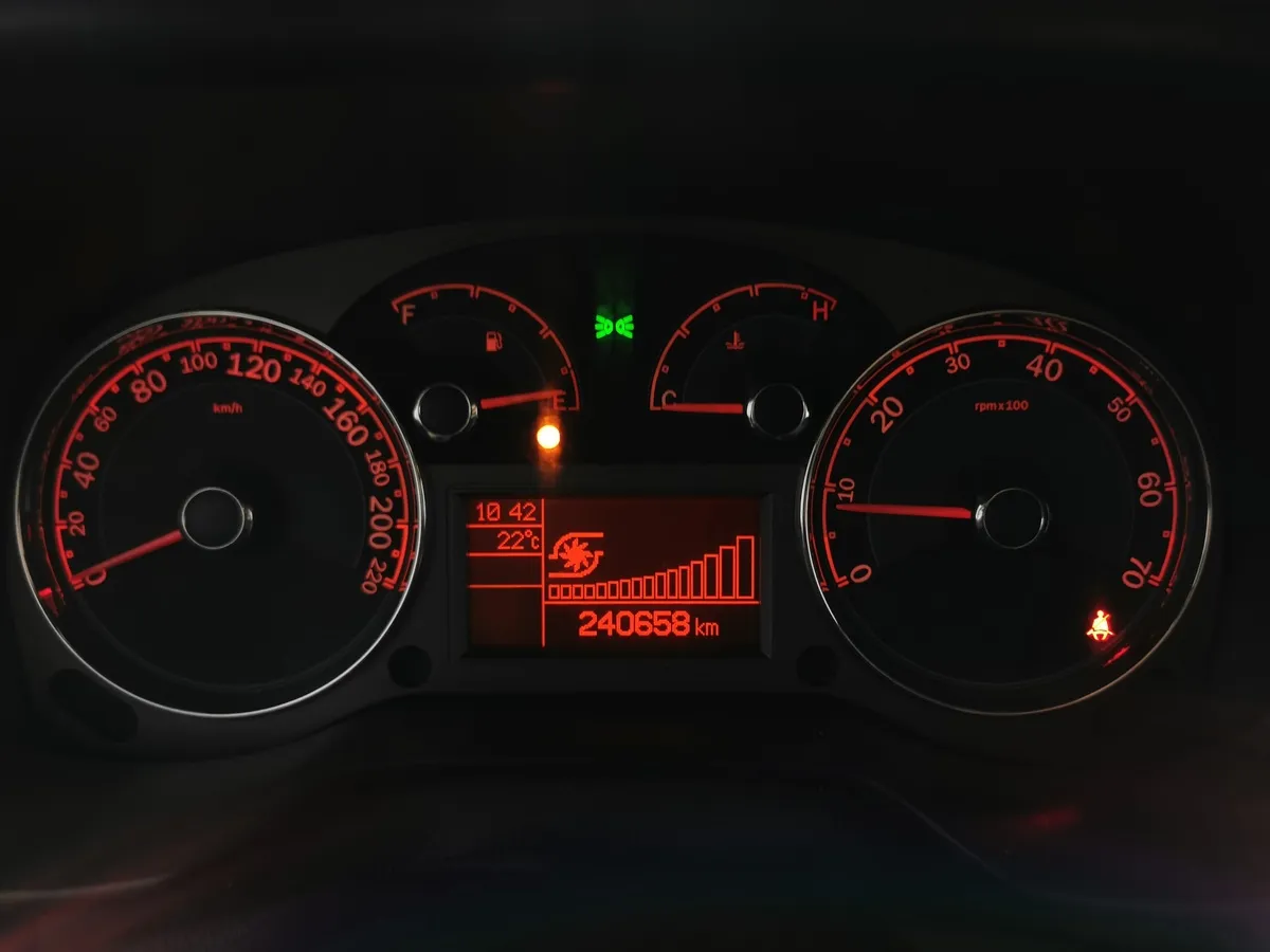 Fiat Linea 1.4 MT (120 л.с.) Голубой в АВИЛОН. Слайд №16