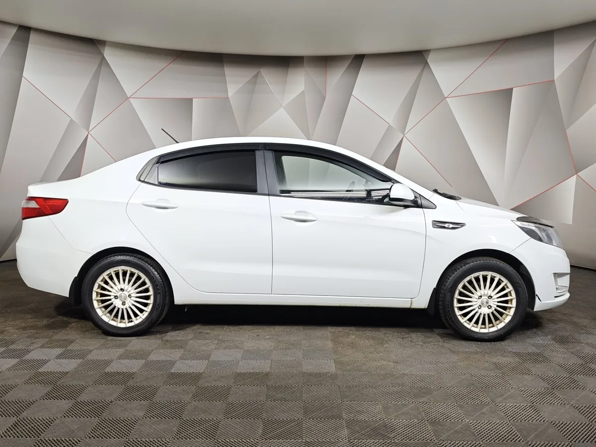Kia Rio 1.6 MT (123 л.с.) Luxe Белый в АВИЛОН. Слайд №6