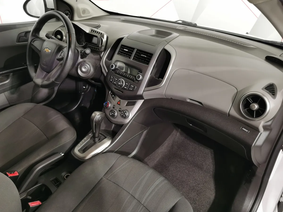 Chevrolet Aveo 1.6 AT (115 л.с.) Белый в АВИЛОН. Слайд №12