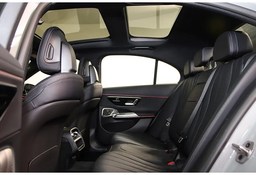 Mercedes-Benz E-Класс E 300 4MATIC (258 л.с.) Черный в АВИЛОН. Слайд №12