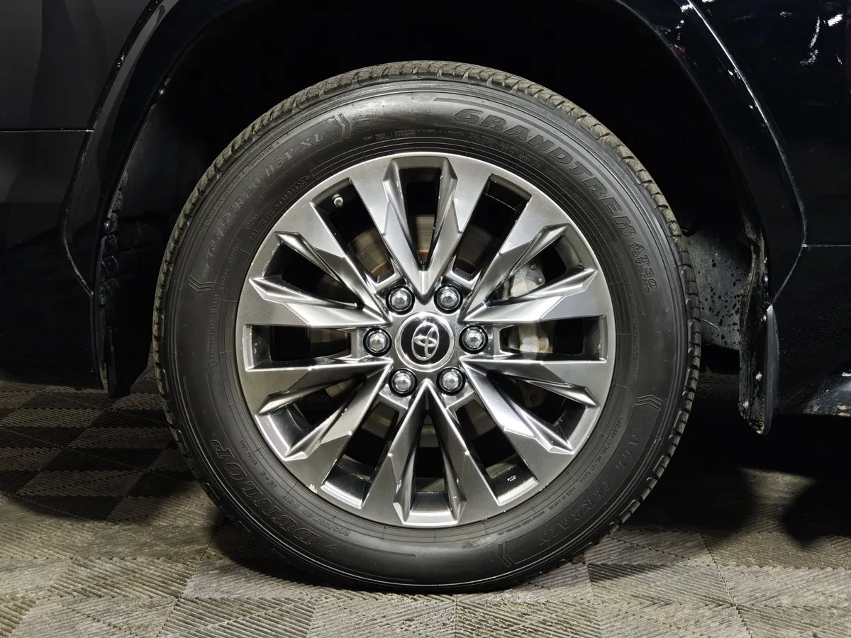 Toyota Land Cruiser 3.4 V6 AT 4WD (299 л.с.) 70th Anniversary Черный в АВИЛОН. Слайд №9