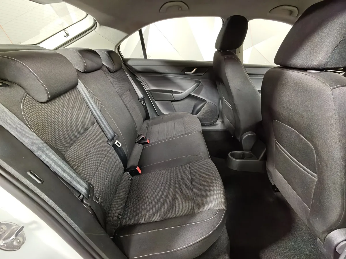 Skoda Rapid 1.4 TSI DSG (122 л.с.) Белый в АВИЛОН. Слайд №15
