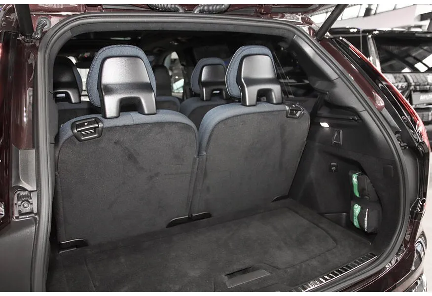 Volvo XC90 2.0 B5 mild hybrid AT AWD (7 мест) (250 л.с.) Ultra Красный в АВИЛОН. Слайд №17