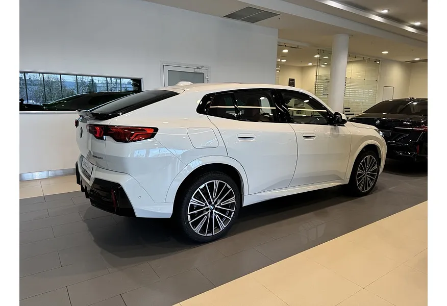 BMW X2 25i xDrive AT (204 л.с.) Белый в АВИЛОН. Слайд №4