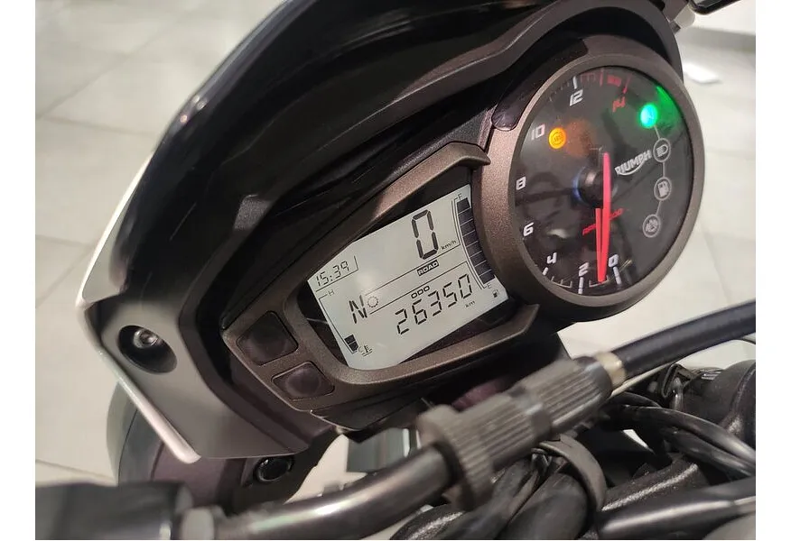 Triumph Street Triple 660 см³ (94 л.с.) (94) 660 Белый в АВИЛОН. Слайд №9
