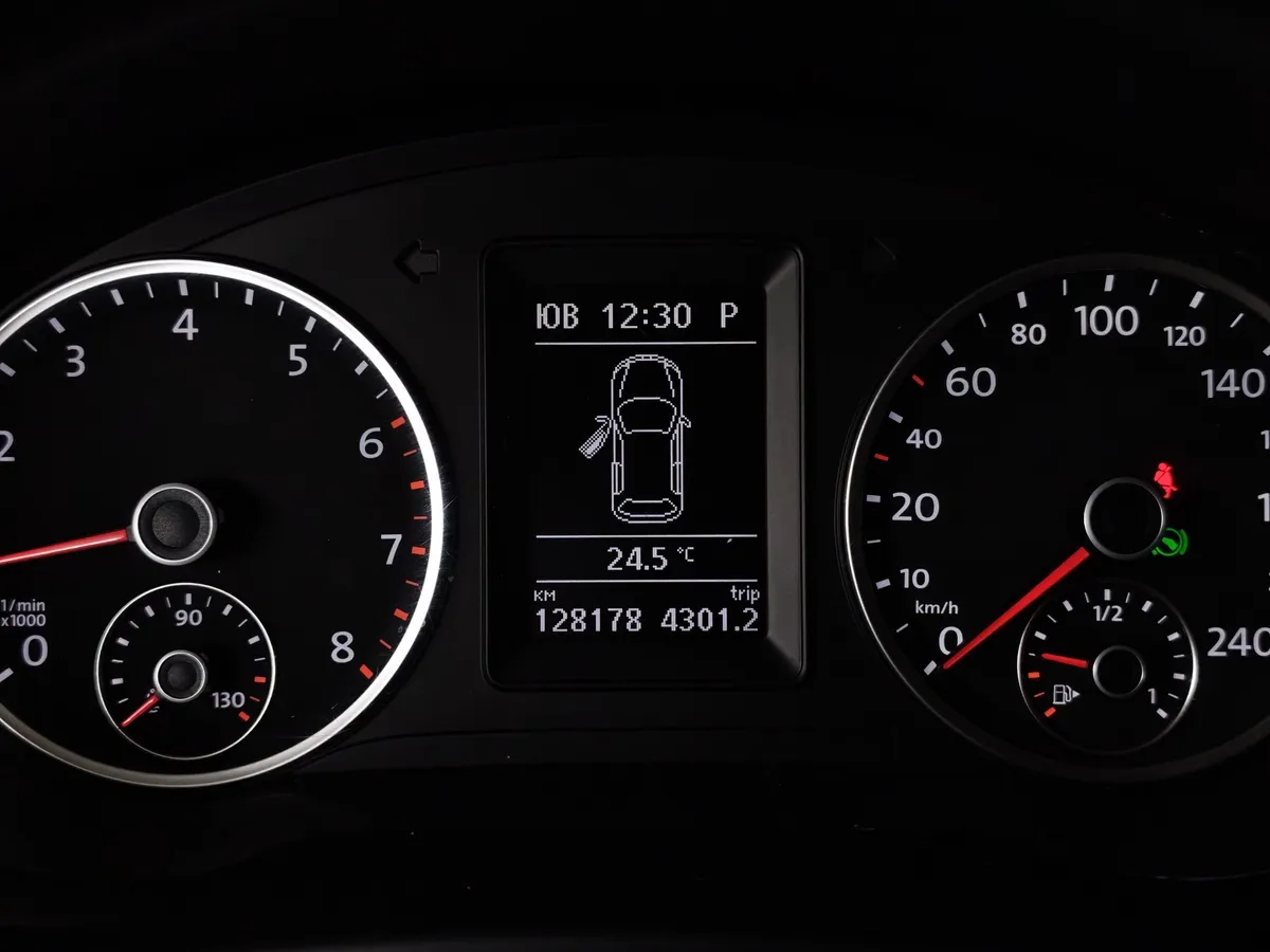 Volkswagen Tiguan 2.0 TSI 4Motion AT (170 л.с.) Track & Field Белый в АВИЛОН. Слайд №17