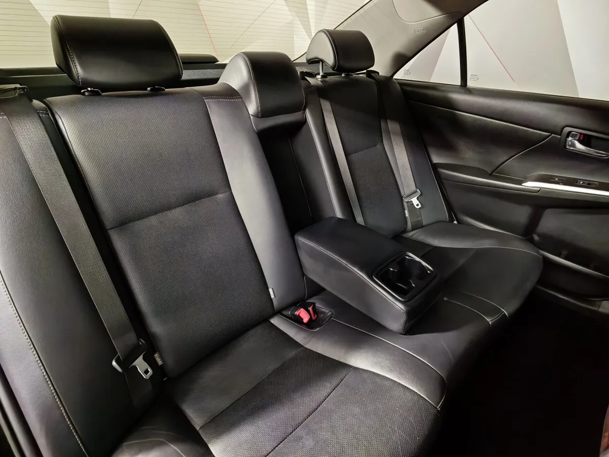 Toyota Camry 2.5 AT (181 л.с.) Черный в АВИЛОН. Слайд №17