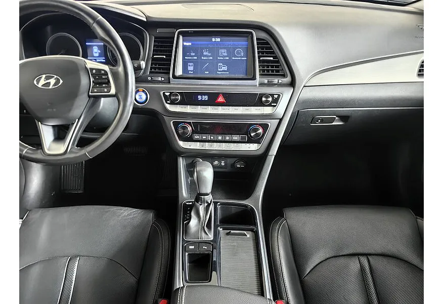 Hyundai Sonata 2.0 AT (150 л.с.) Style Серебристый в АВИЛОН. Слайд №15 Hyundai Sonata 2.0 AT (150 л.с.) Style Серебристый в АВИЛОН. Слайд №15