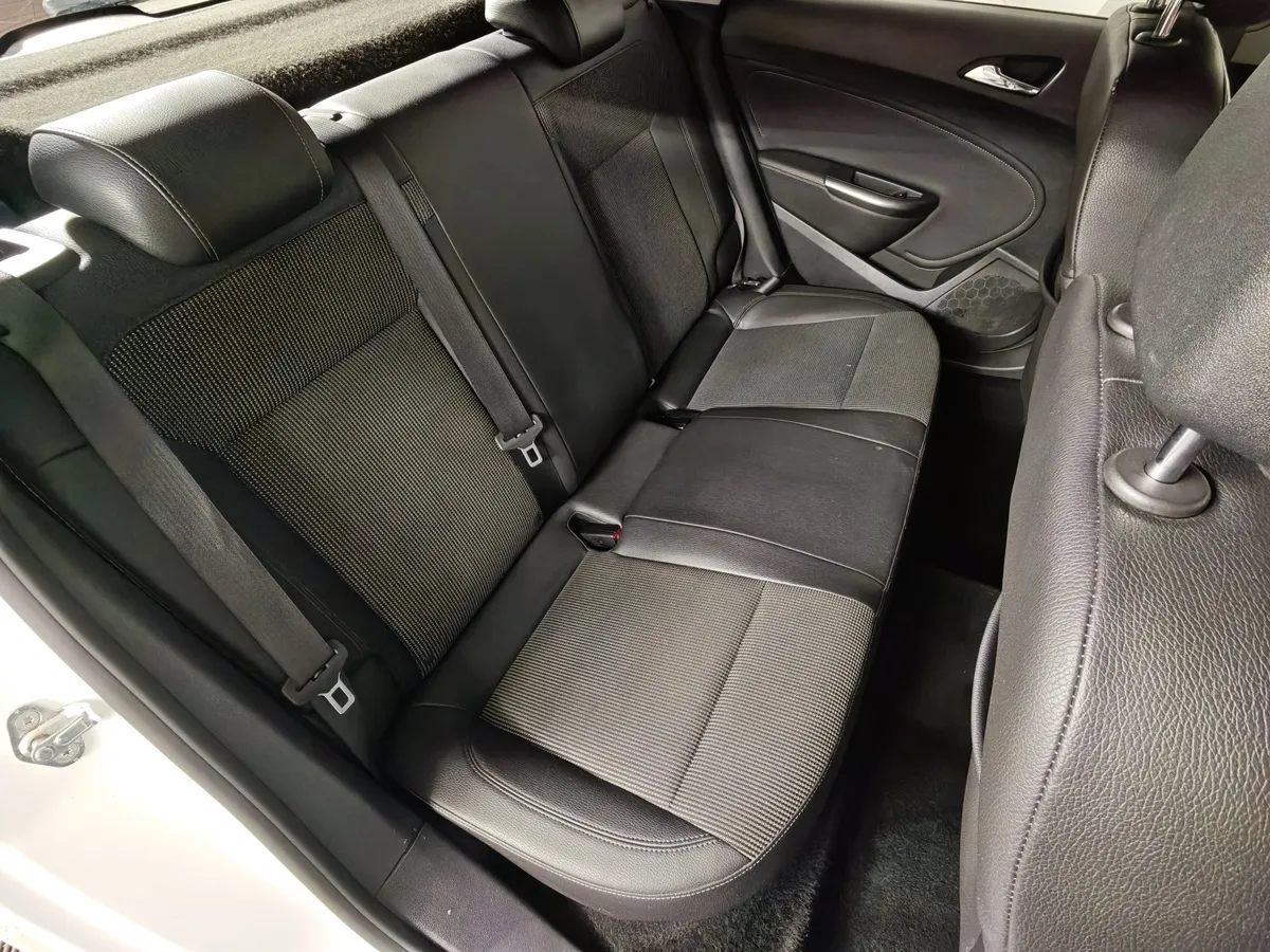 Opel Astra 1.6 AT (115 л.с.) Cosmo Белый в АВИЛОН. Слайд №13