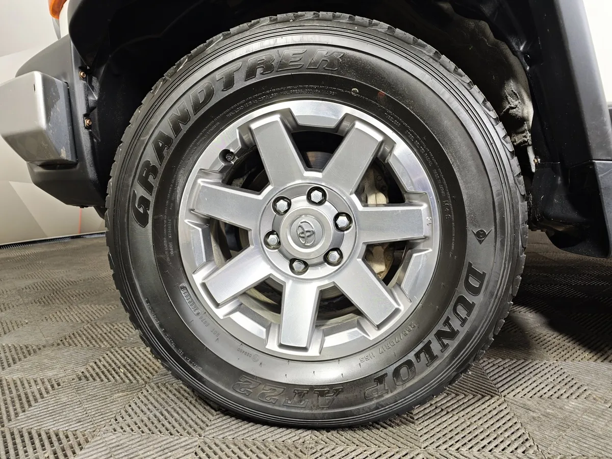 Toyota FJ Cruiser 4.0 AT 4WD (276 л.с.) Белый в АВИЛОН. Слайд №9