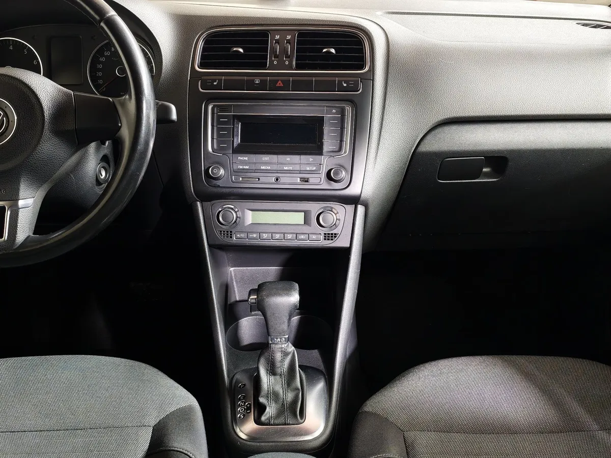 Volkswagen Polo 1.4 DSG (85 л.с.) Comfortline Красный в АВИЛОН. Слайд №15