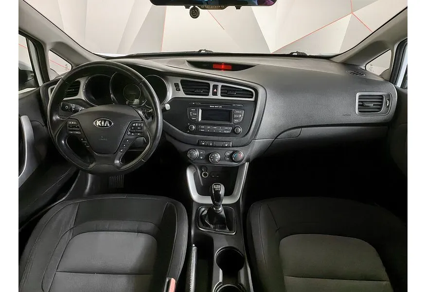 Kia Ceed 1.6 MT (129 л.с.) Comfort Белый в АВИЛОН. Слайд №14