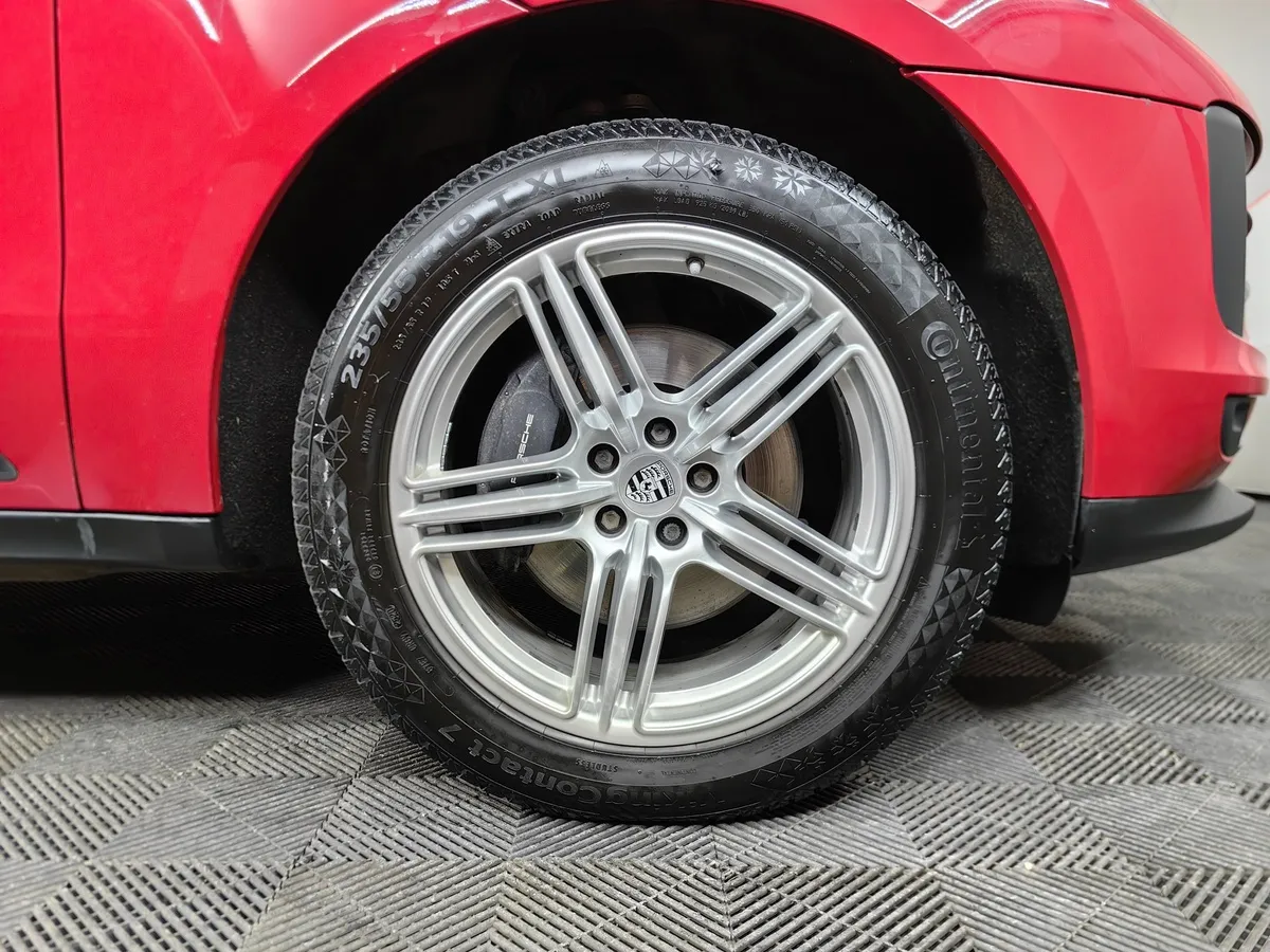 Porsche Macan 2.0 TFSI AMT 4WD (265 л.с.) R4 Красный в АВИЛОН. Слайд №9