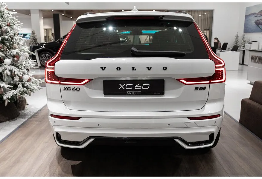 Volvo XC60 2.0 B5 8AT AWD (250 л.с.) Ultra Белый в АВИЛОН. Слайд №4