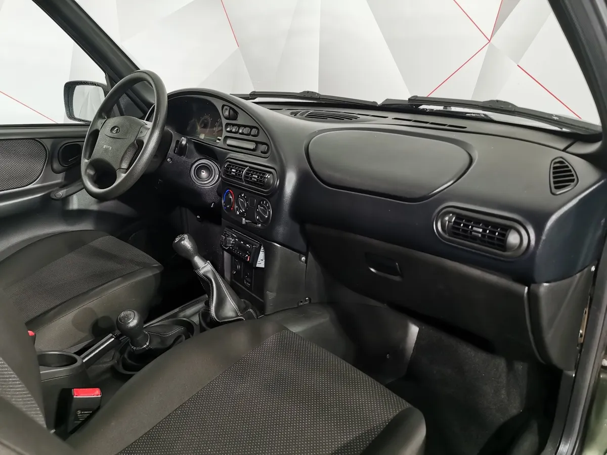ВАЗ (Lada) Niva 1.7 MT 4WD (80 л.с.) Black Зеленый в АВИЛОН. Слайд №12
