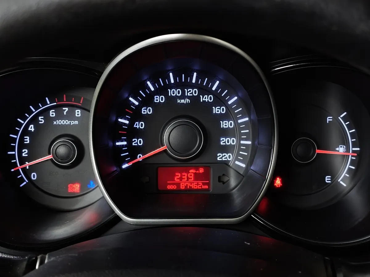 Kia Rio 1.4 MT (107 л.с.) Серый в АВИЛОН. Слайд №18