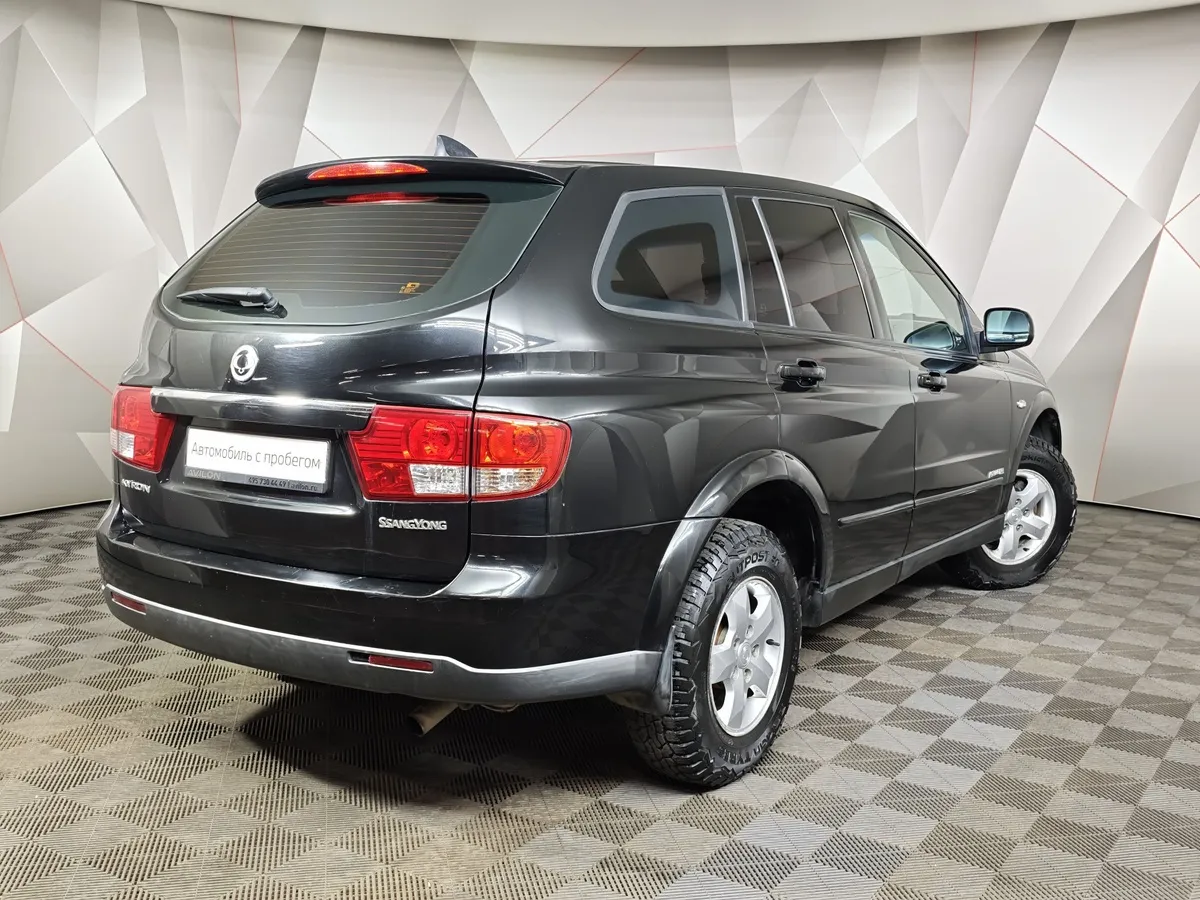 SsangYong Kyron 2.0 Xdi MT 4WD (141 л.с.) Черный в АВИЛОН. Слайд №2