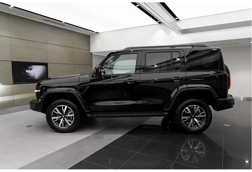 TANK 300 2.0T AT 4WD (220 л.с.) Драйв Черный в АВИЛОН. Слайд №3